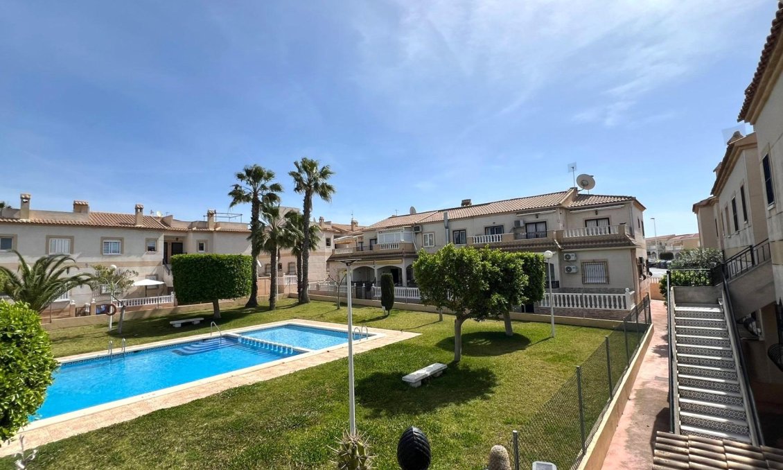 Resale - Bungalow -
Torrevieja - Aguas Nuevas