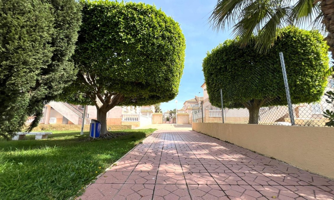 Resale - Bungalow -
Torrevieja - Aguas Nuevas
