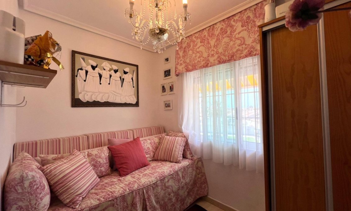 Resale - Bungalow -
Torrevieja - Aguas Nuevas