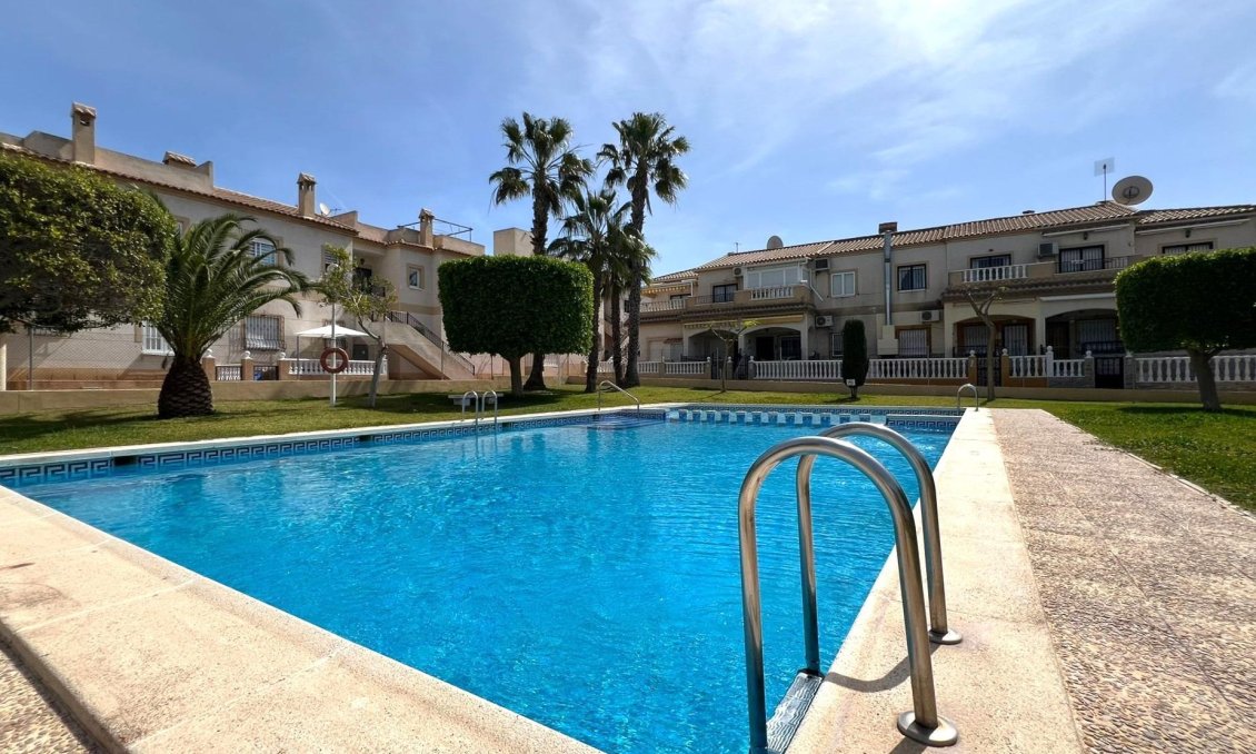 Resale - Bungalow -
Torrevieja - Aguas Nuevas