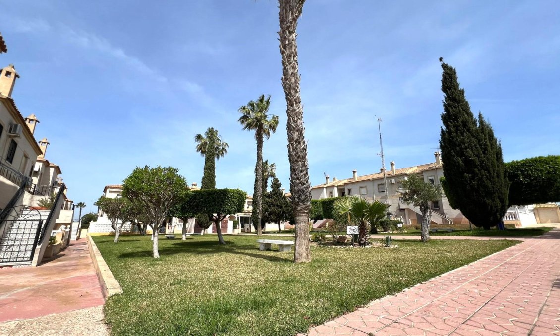 Resale - Bungalow -
Torrevieja - Aguas Nuevas