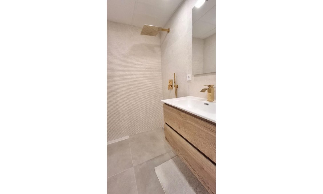Segunda mano - Apartamento -
Torrevieja - Acequion
