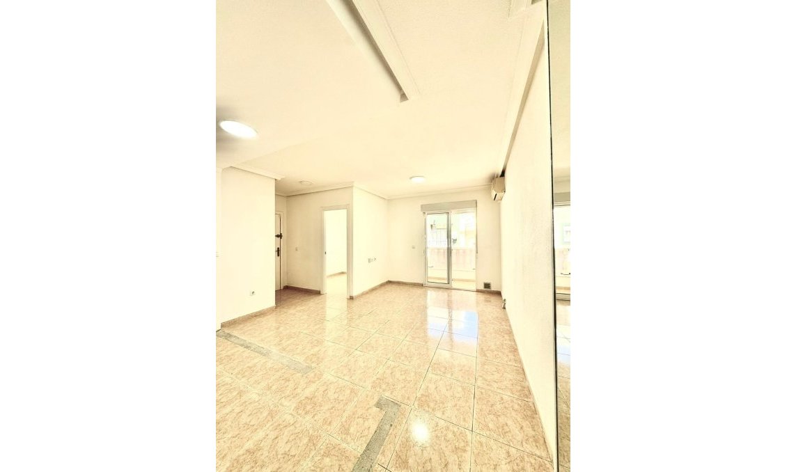 Wiederverkauf - Wohnung -
Torrevieja - Centro
