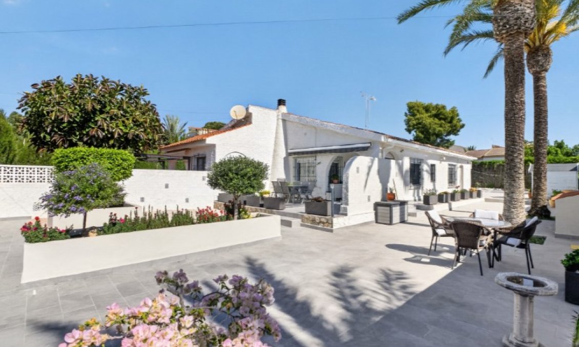 Resale - Villa -
Torrevieja - Costa Blanca