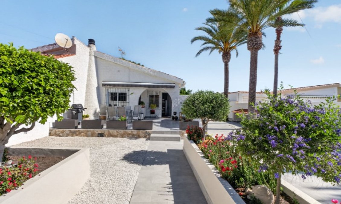Resale - Villa -
Torrevieja - Costa Blanca