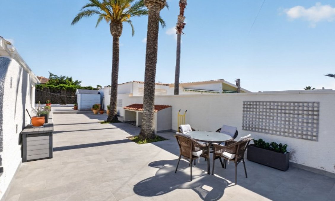 Resale - Villa -
Torrevieja - Costa Blanca
