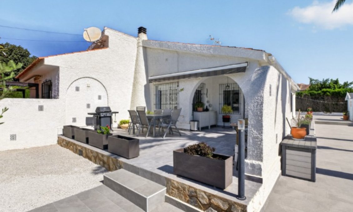 Resale - Villa -
Torrevieja - Costa Blanca