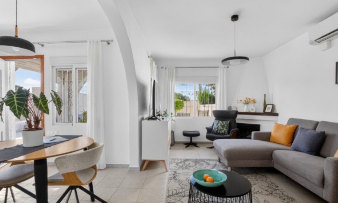 Resale - Villa -
Torrevieja - Costa Blanca
