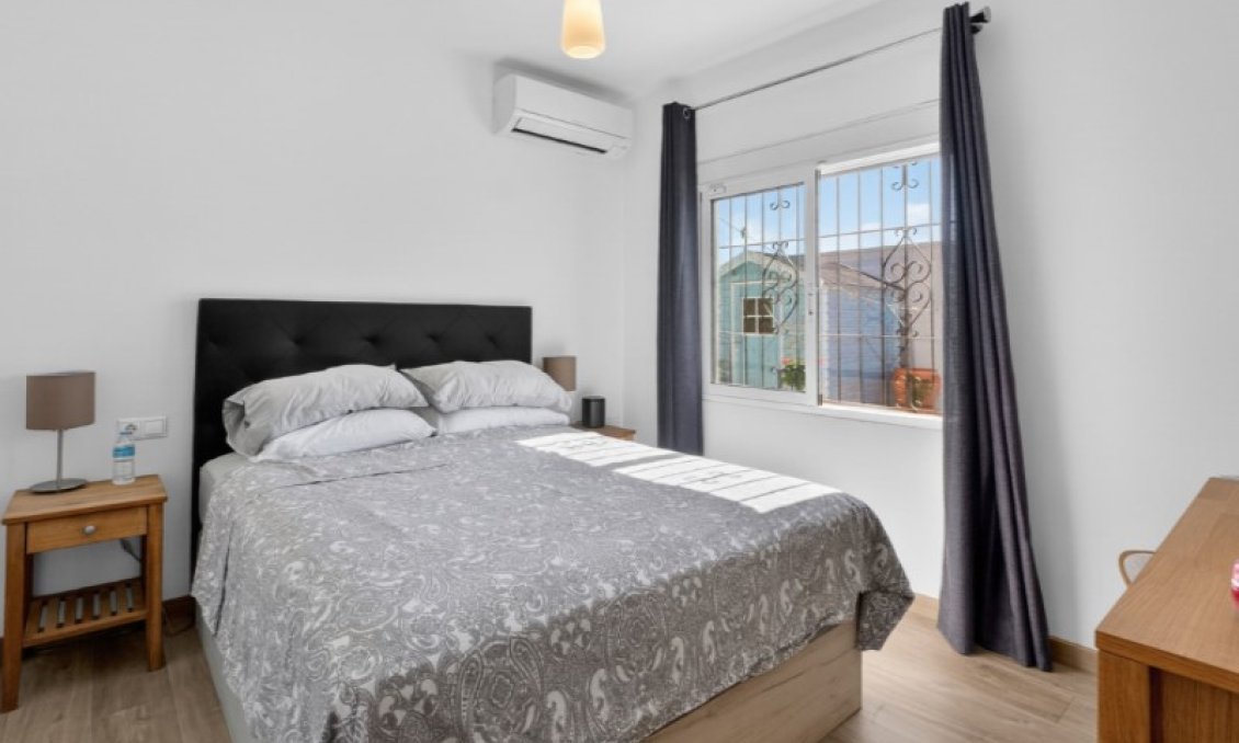 Resale - Villa -
Torrevieja - Costa Blanca