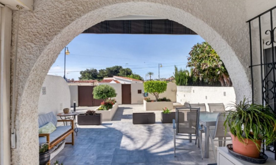 Resale - Villa -
Torrevieja - Costa Blanca