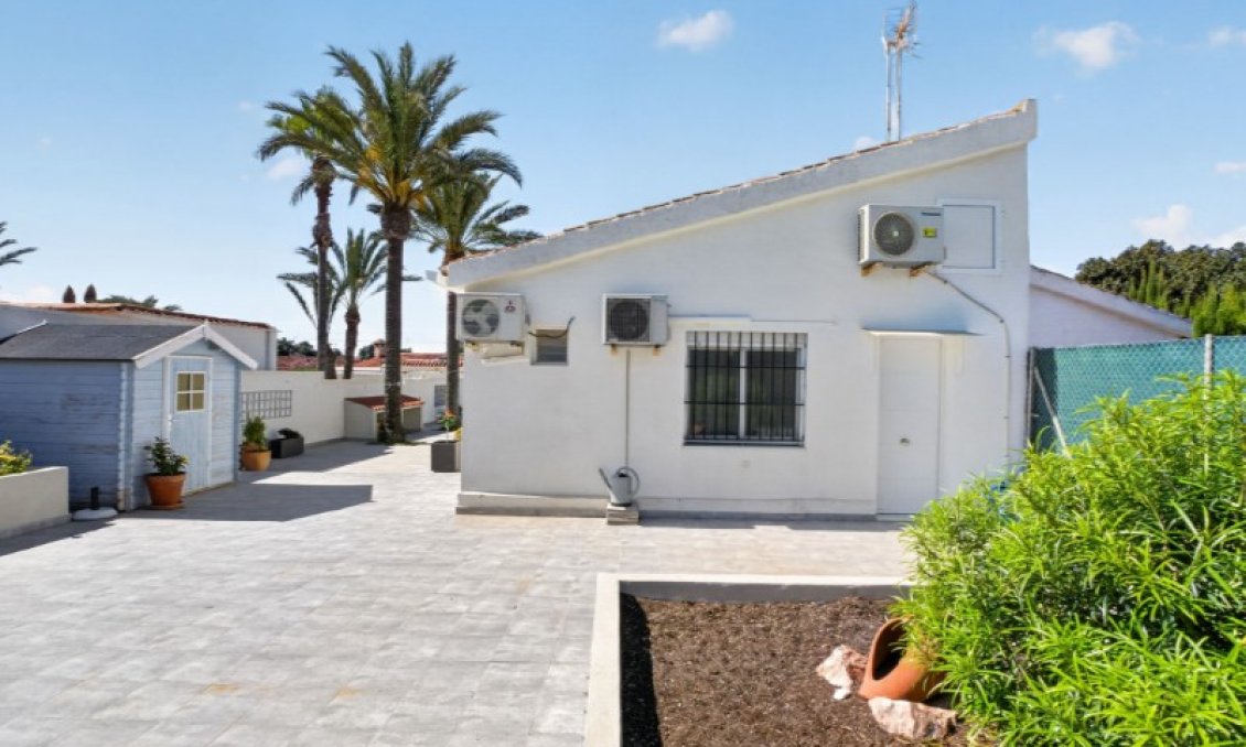 Resale - Villa -
Torrevieja - Costa Blanca