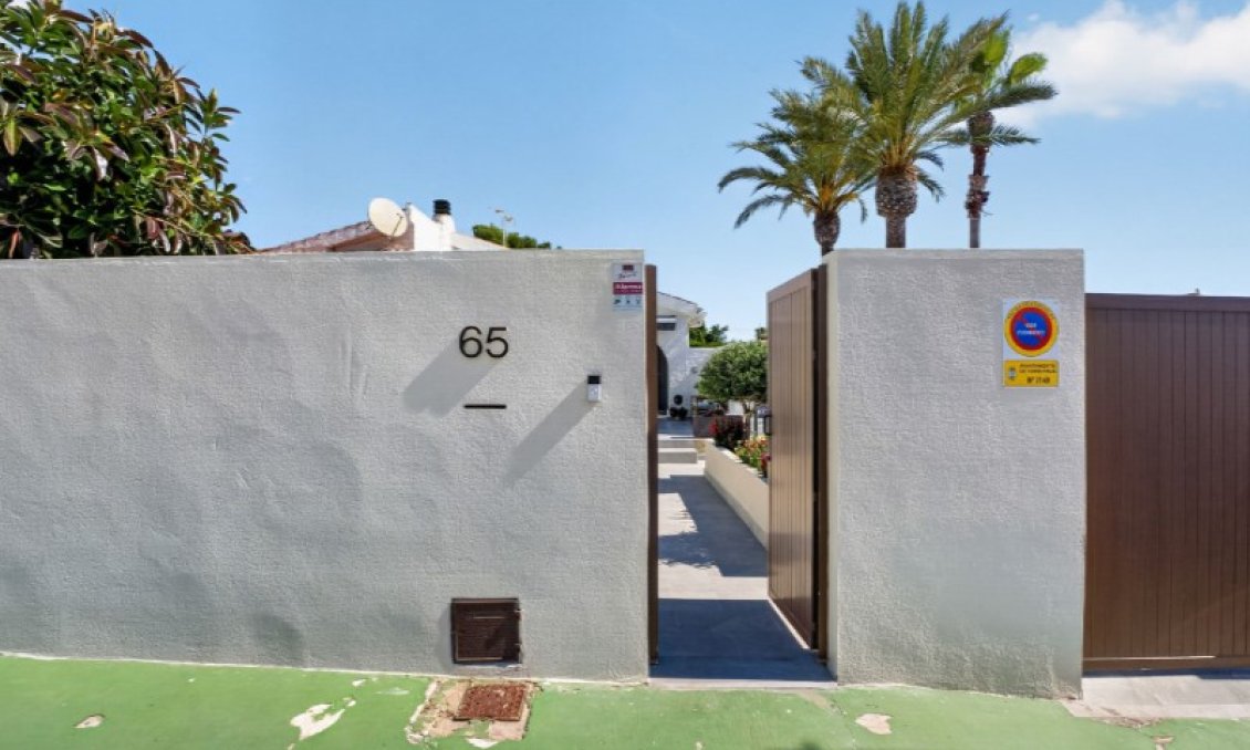 Resale - Villa -
Torrevieja - Costa Blanca