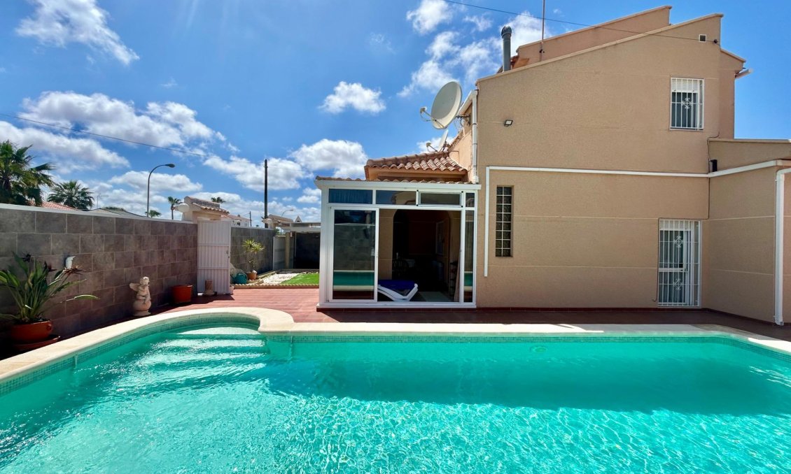 Resale - Villa -
Torrevieja - San Luis
