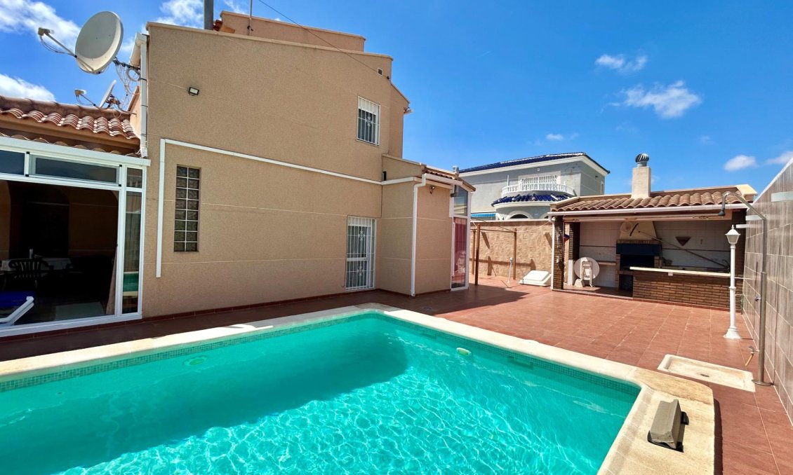 Resale - Villa -
Torrevieja - San Luis