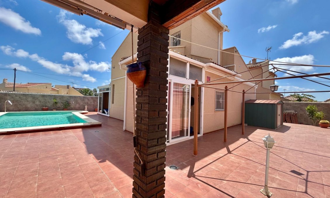 Resale - Villa -
Torrevieja - San Luis