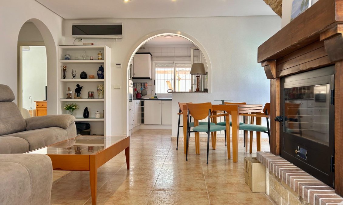 Resale - Villa -
Torrevieja - San Luis