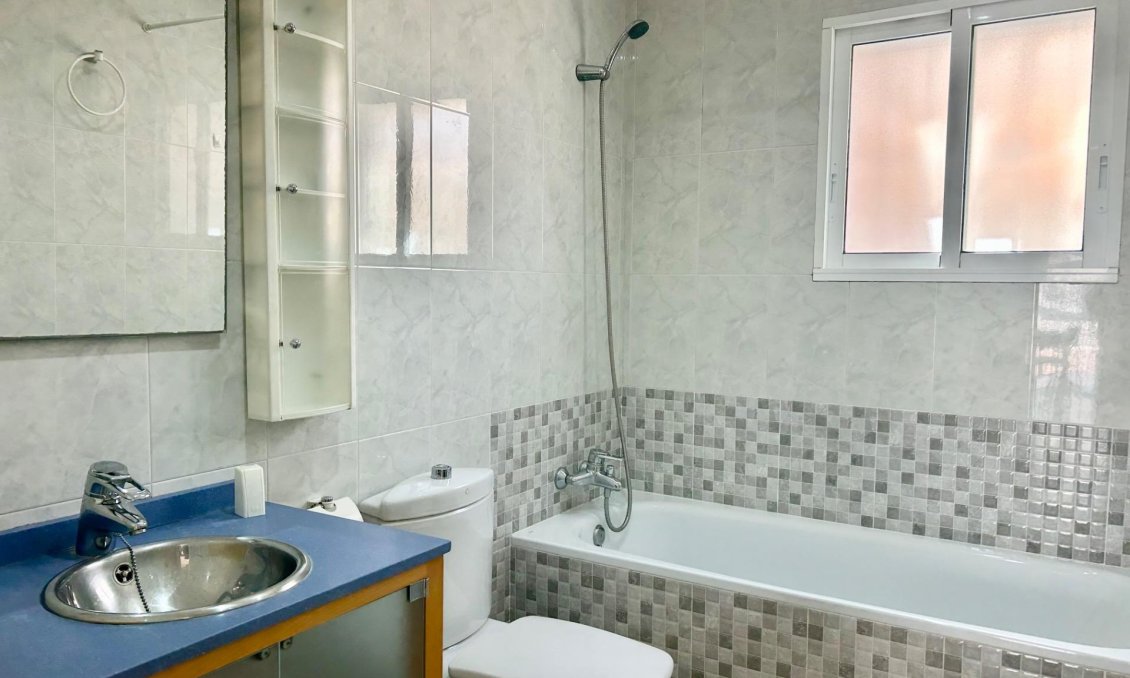 Resale - Villa -
Torrevieja - San Luis