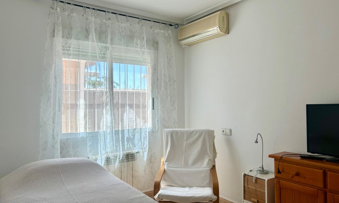 Resale - Villa -
Torrevieja - San Luis