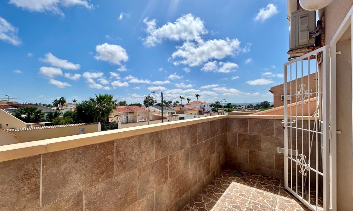 Resale - Villa -
Torrevieja - San Luis