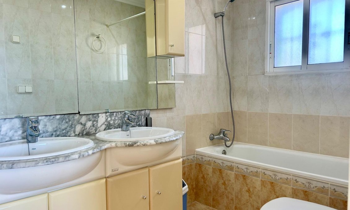 Resale - Villa -
Torrevieja - San Luis