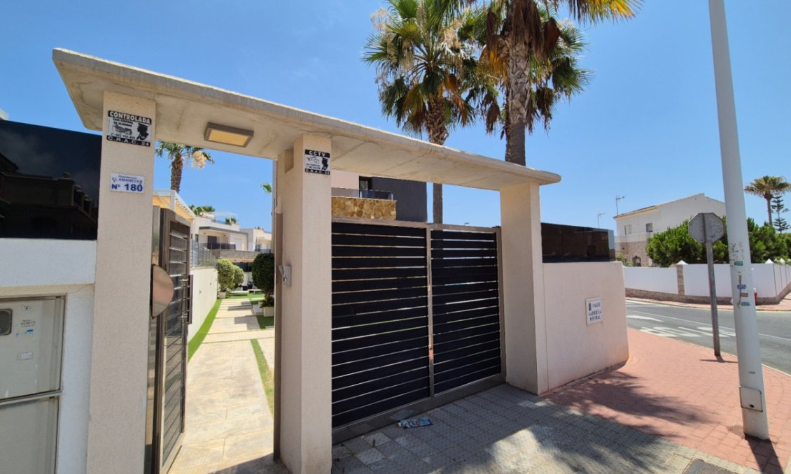 Resale - Villa -
Torrevieja - Costa Blanca