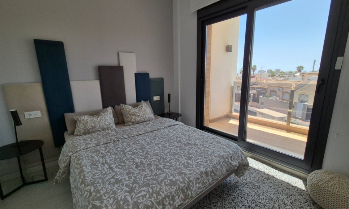 Resale - Villa -
Torrevieja - Costa Blanca
