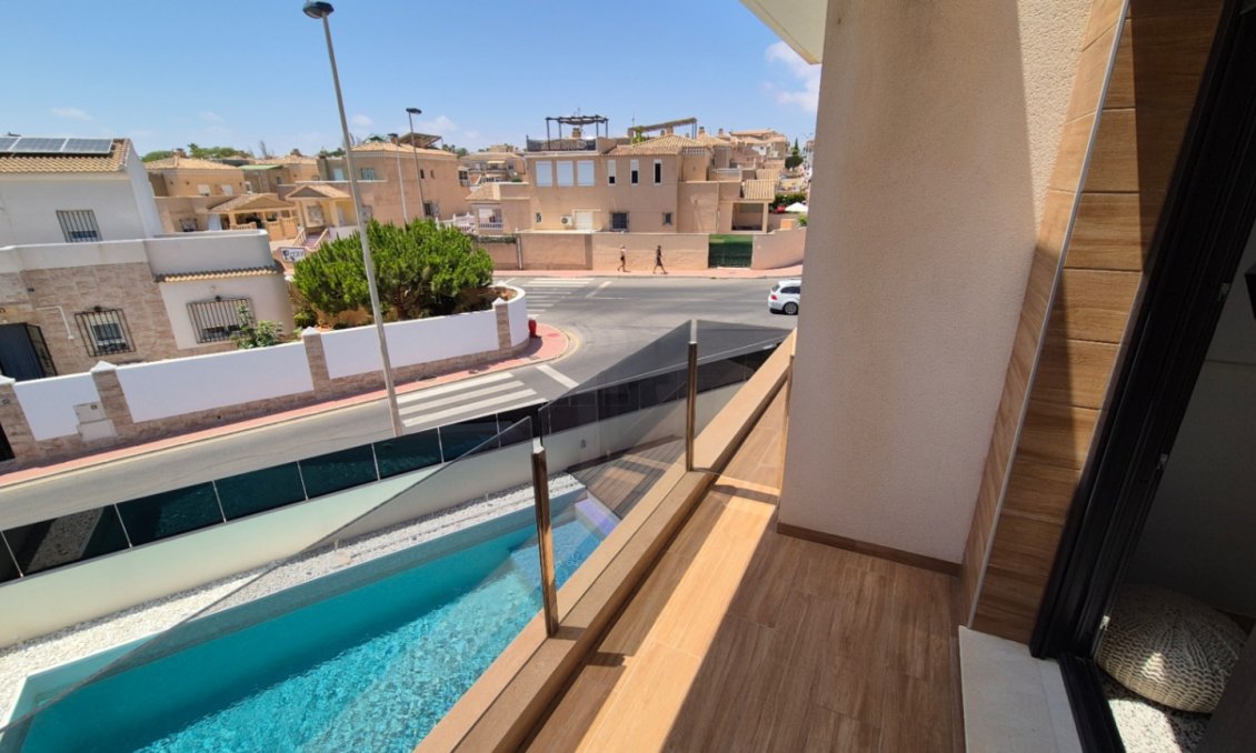 Resale - Villa -
Torrevieja - Costa Blanca