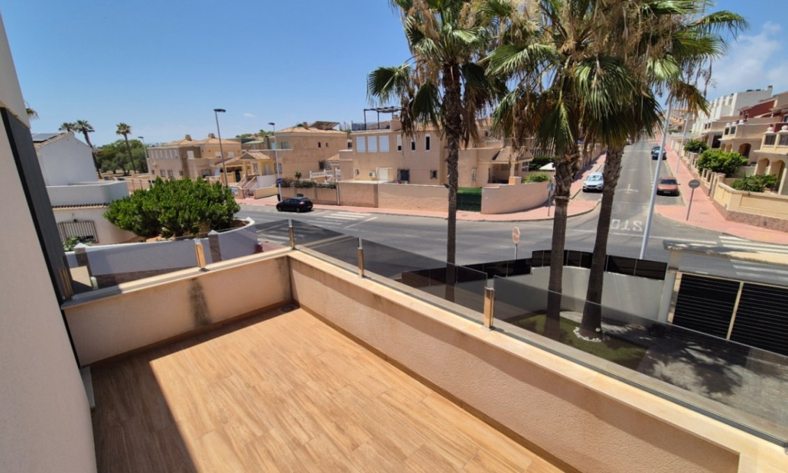 Resale - Villa -
Torrevieja - Costa Blanca