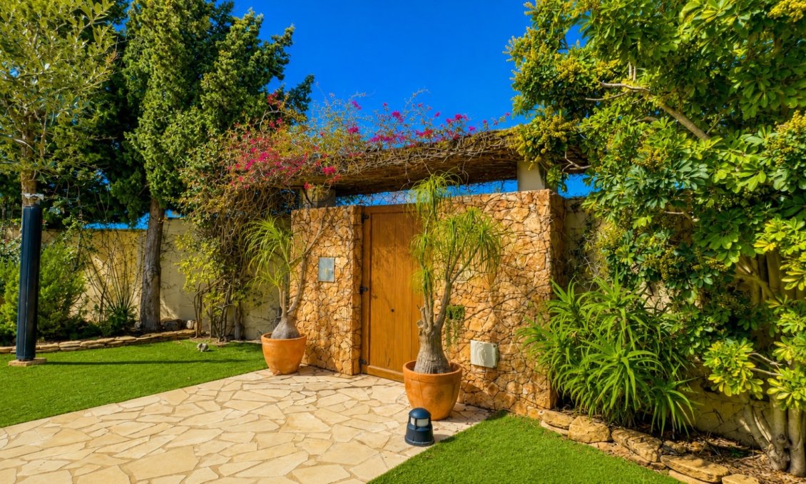 Resale - Villa -
Dehesa de Campoamor - Costa Blanca