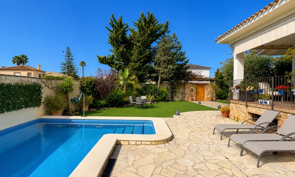 Resale - Villa -
Dehesa de Campoamor - Costa Blanca