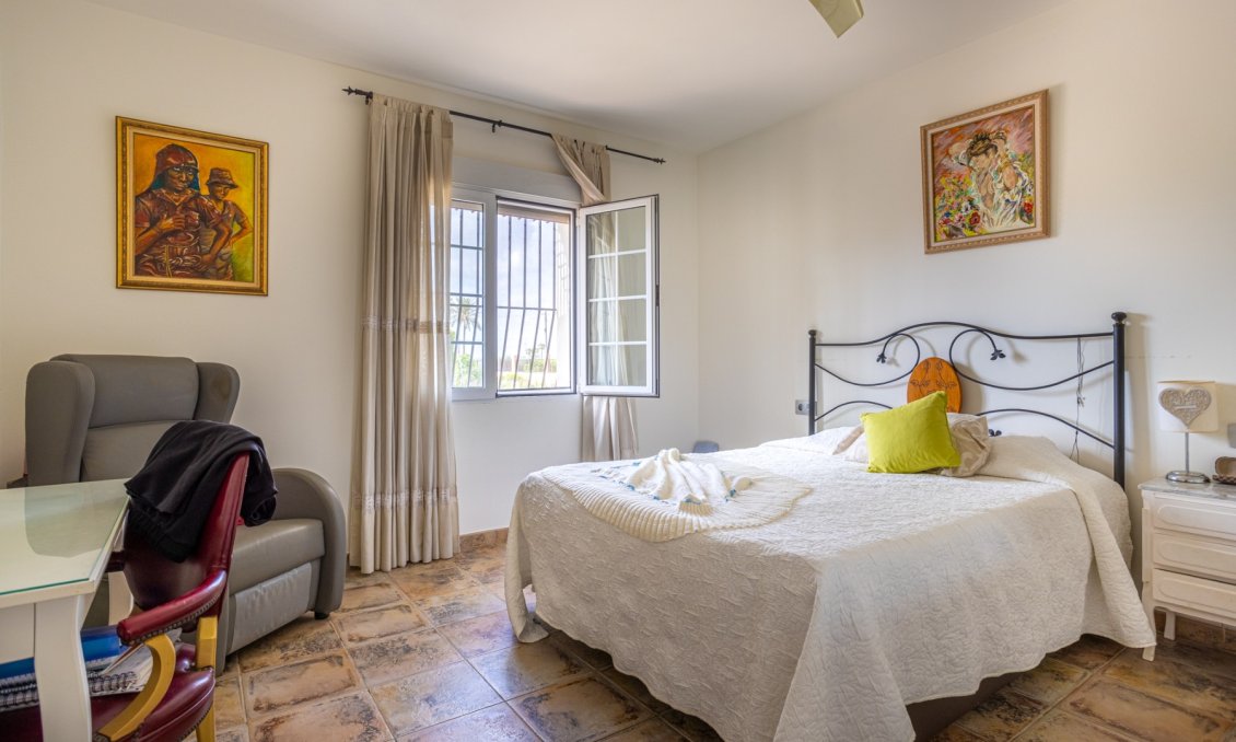 Resale - Villa -
Elche - Costa Blanca