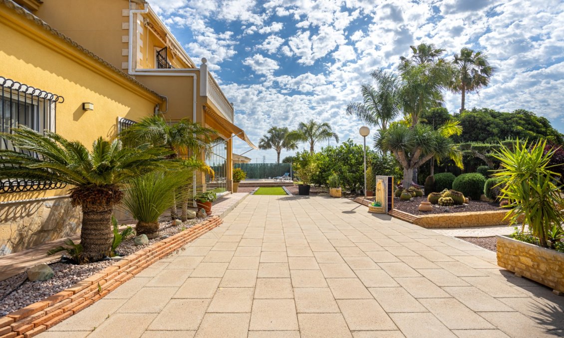 Resale - Villa -
Elche - Costa Blanca