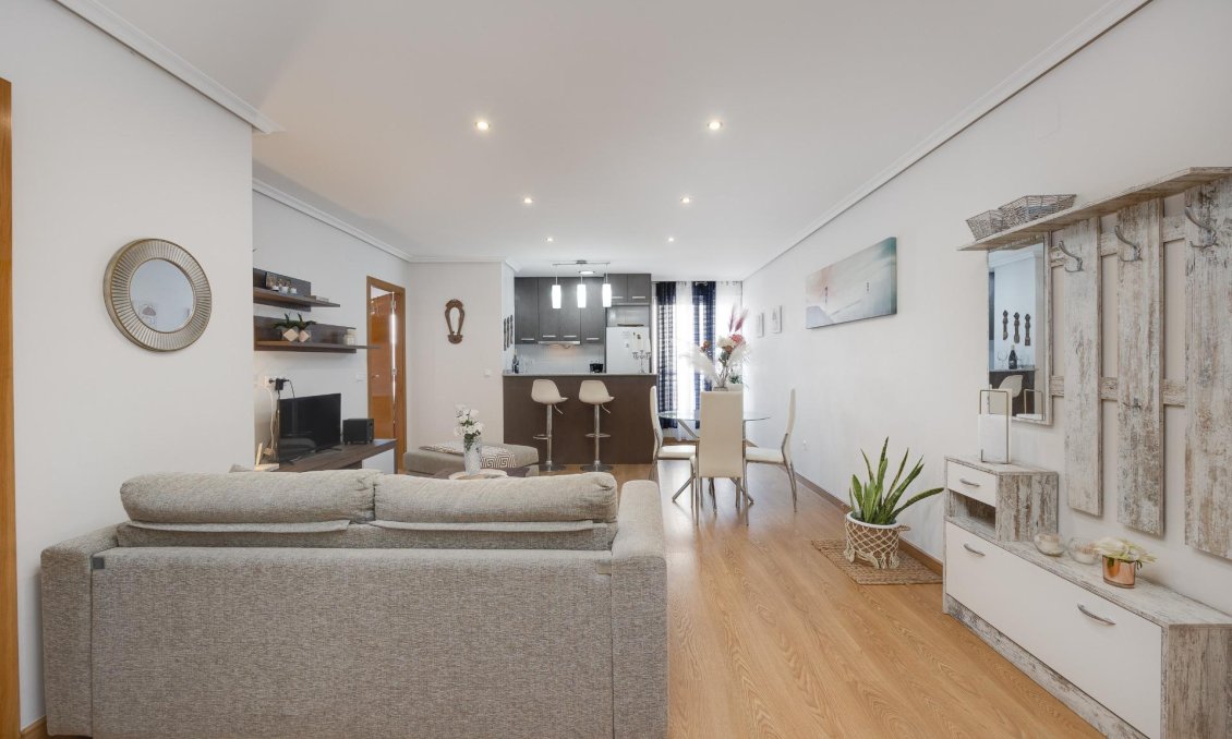 Segunda mano - Apartamento -
Torrevieja - Centro