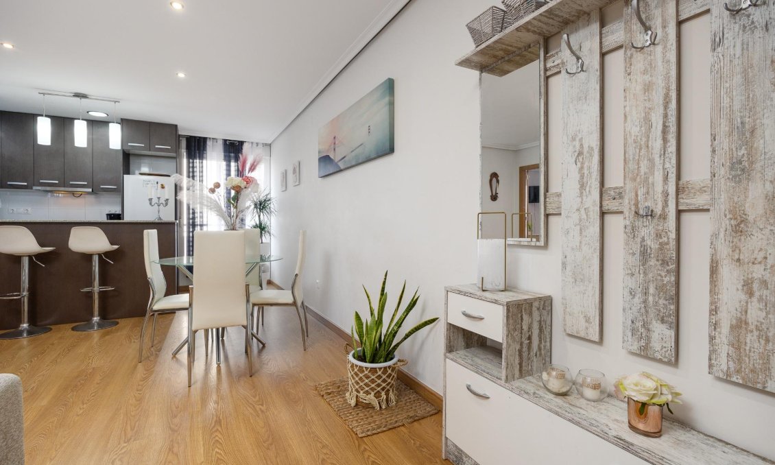 Segunda mano - Apartamento -
Torrevieja - Centro
