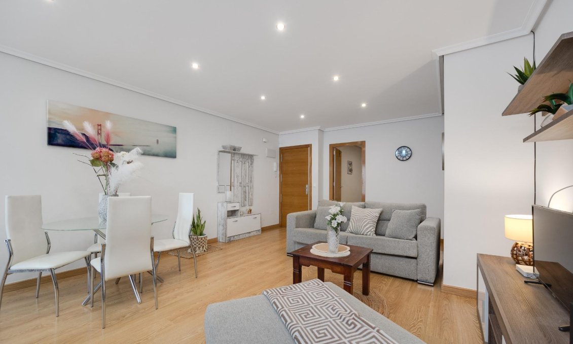 Segunda mano - Apartamento -
Torrevieja - Centro