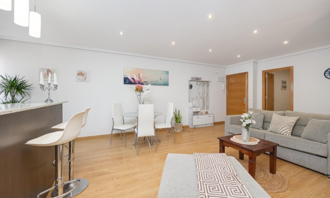 Segunda mano - Apartamento -
Torrevieja - Centro