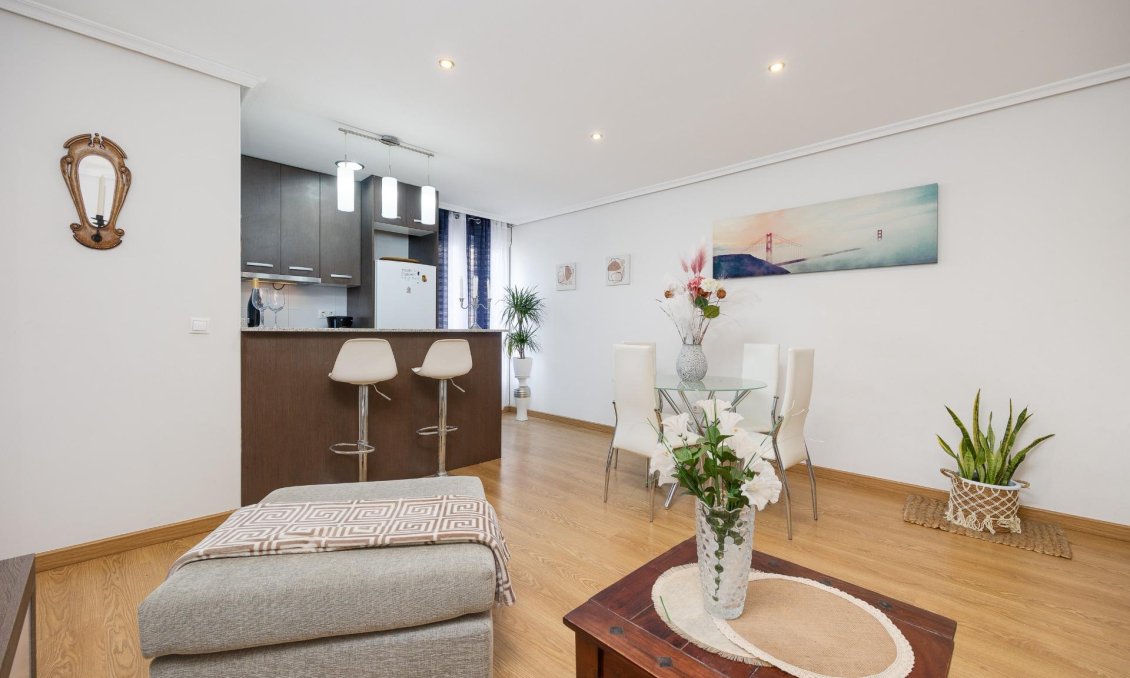 Segunda mano - Apartamento -
Torrevieja - Centro