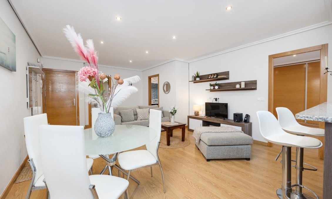 Segunda mano - Apartamento -
Torrevieja - Centro