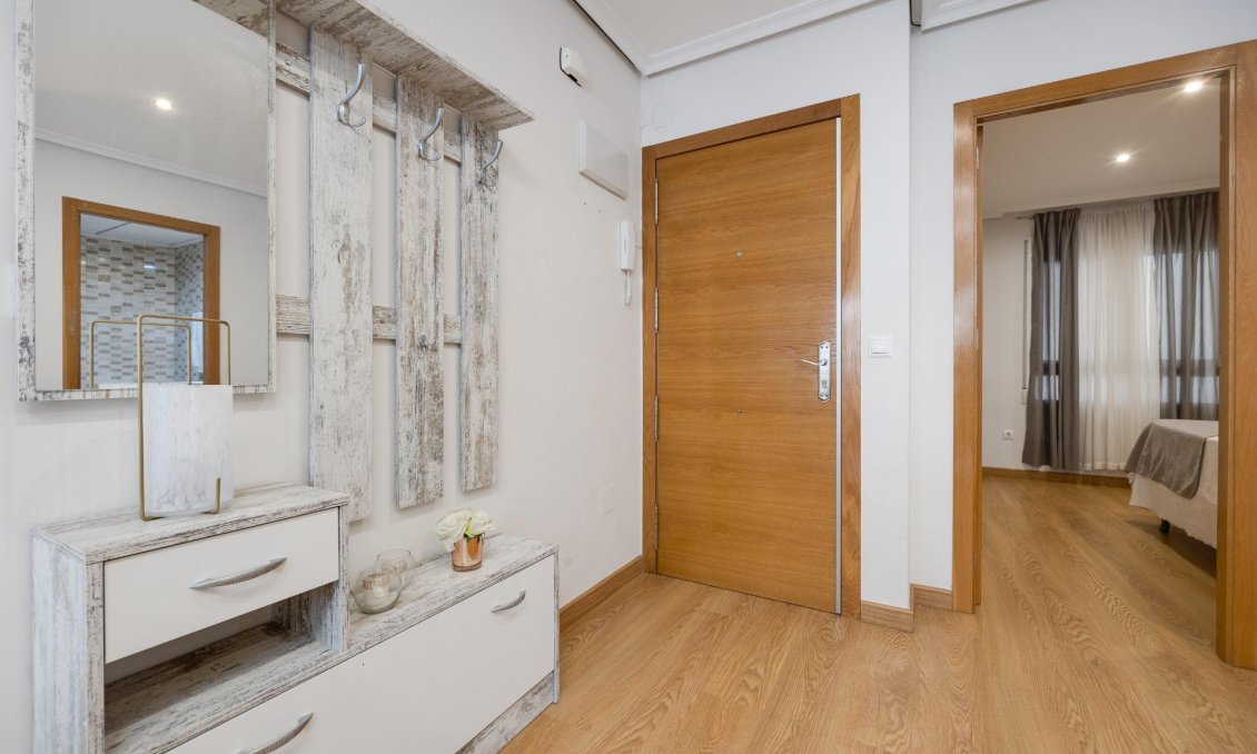 Segunda mano - Apartamento -
Torrevieja - Centro