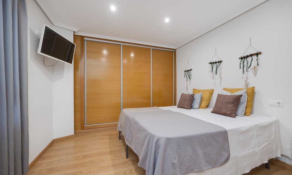 Segunda mano - Apartamento -
Torrevieja - Centro