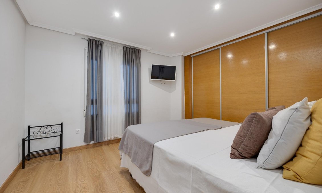 Segunda mano - Apartamento -
Torrevieja - Centro