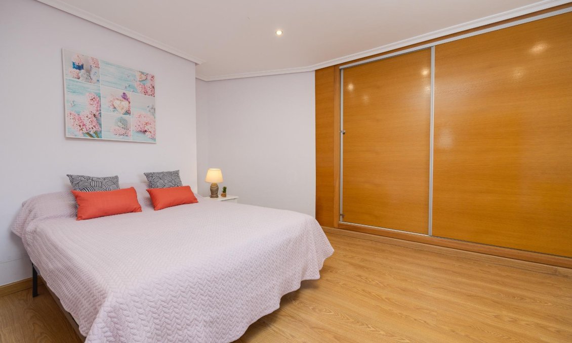 Segunda mano - Apartamento -
Torrevieja - Centro