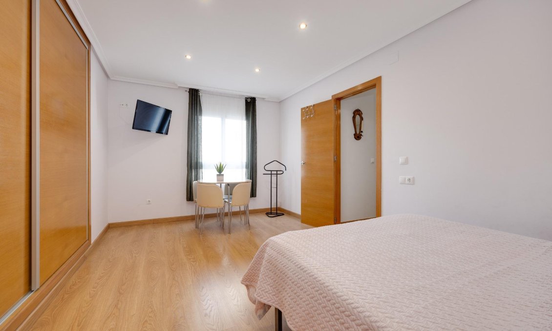Segunda mano - Apartamento -
Torrevieja - Centro