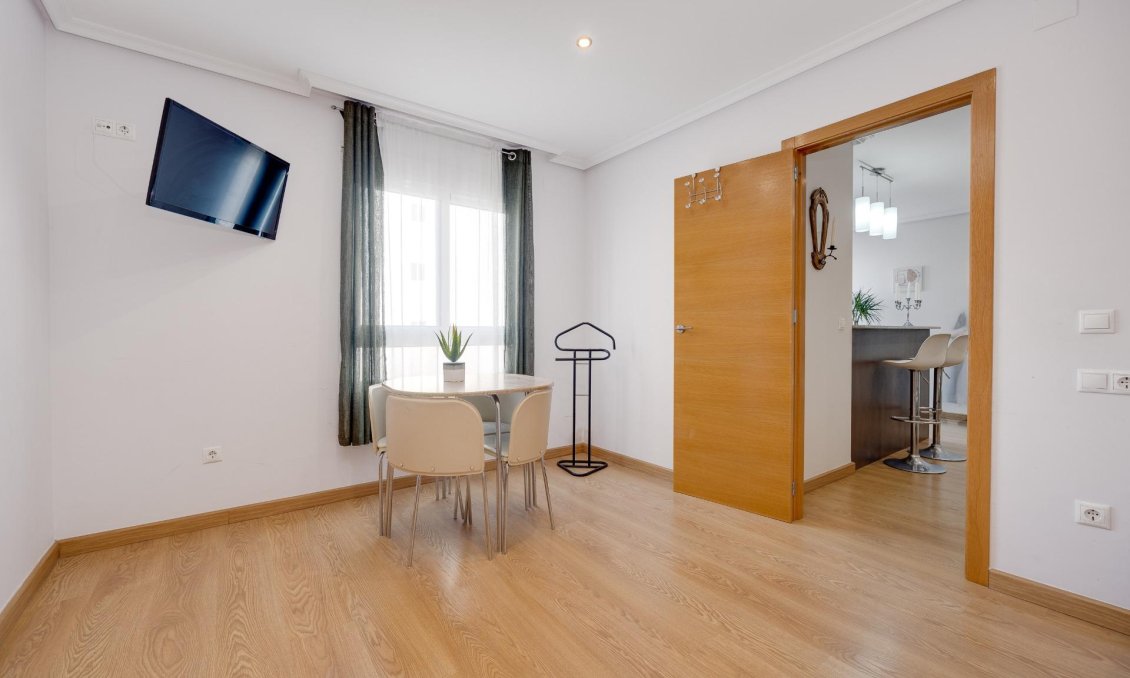 Segunda mano - Apartamento -
Torrevieja - Centro