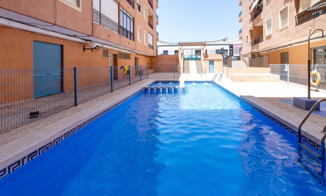 Segunda mano - Apartamento -
Torrevieja - Centro