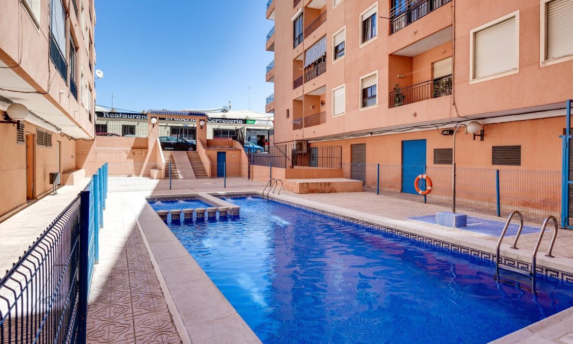 Segunda mano - Apartamento -
Torrevieja - Centro