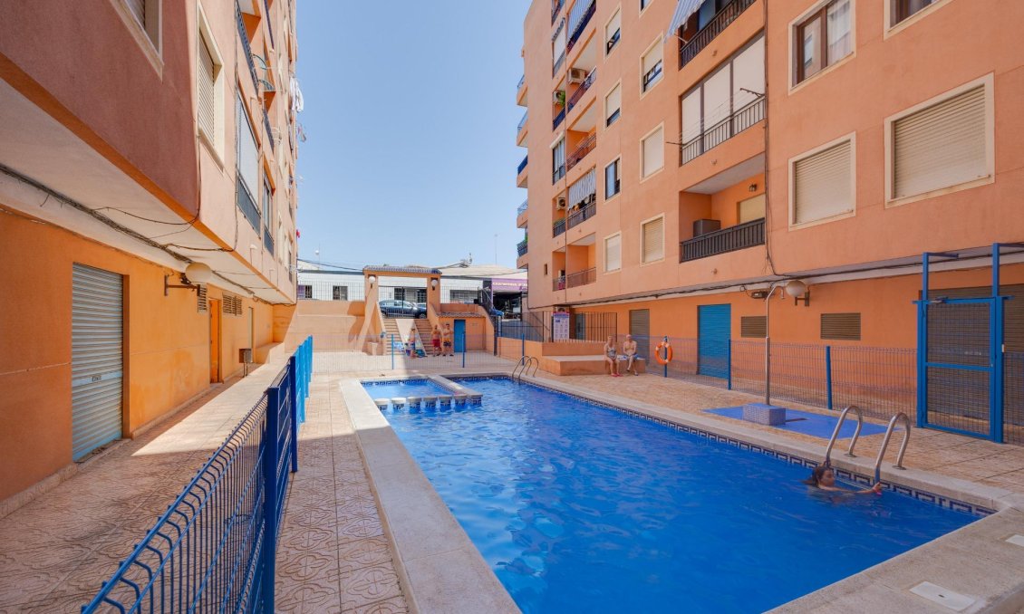 Segunda mano - Apartamento -
Torrevieja - Centro