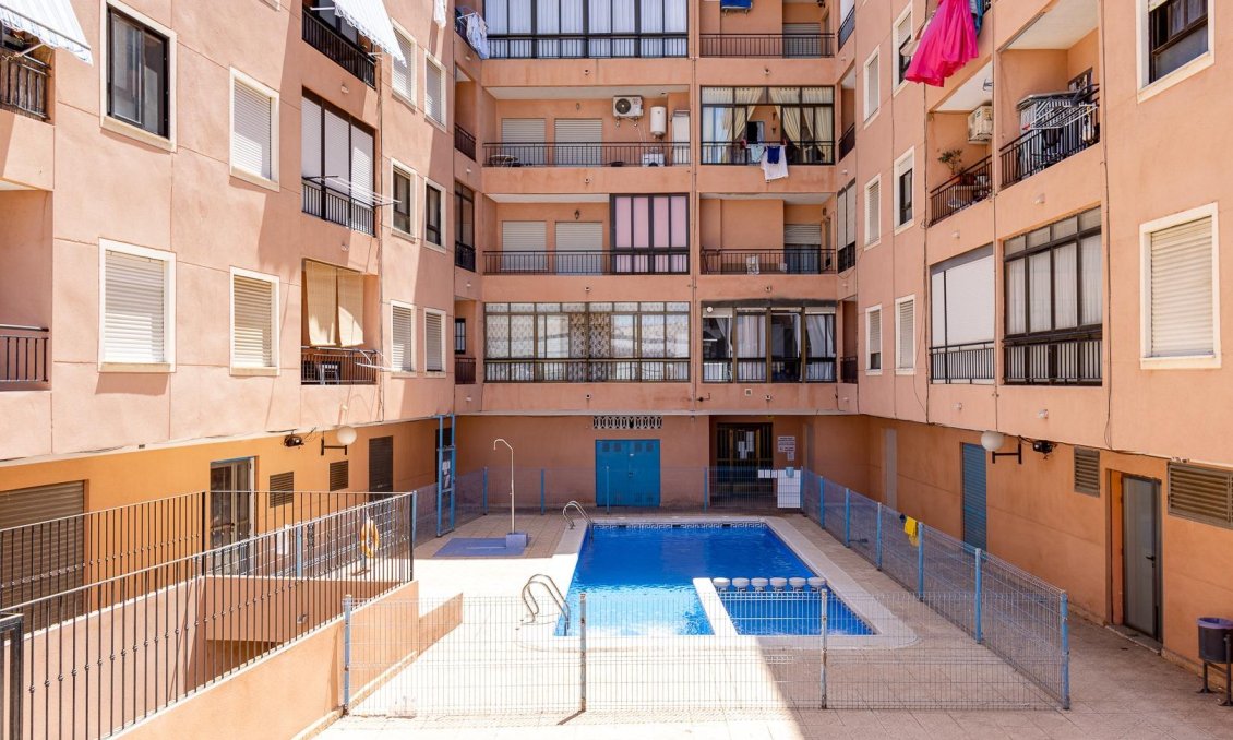 Segunda mano - Apartamento -
Torrevieja - Centro