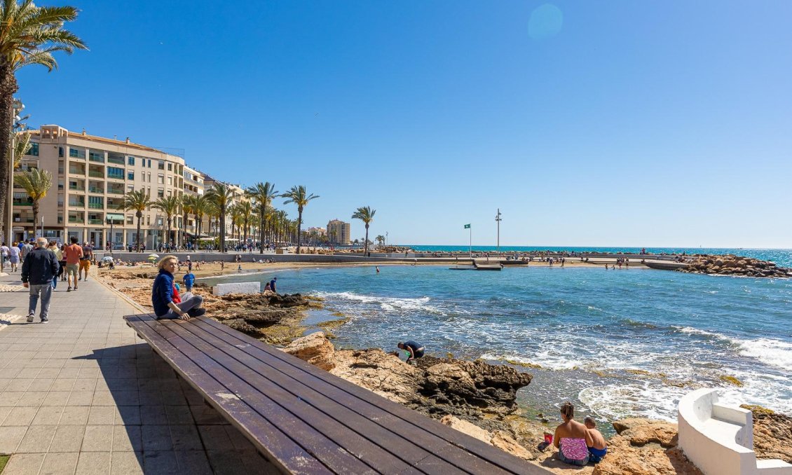 Segunda mano - Apartamento -
Torrevieja - Centro