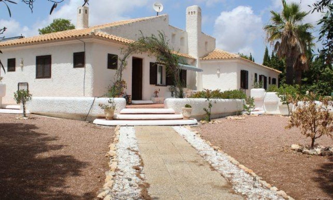 Resale - Villa -
Orihuela Costa - Villamartín